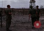 Standbild USA Soldaten Vietnam Bien Hoa Air Base, 1968, aus Sekunde 25 historischem Filmmaterial Videoclip 65675052302