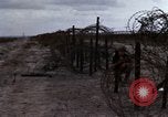 Standbild USA Soldaten Vietnam Bien Hoa Air Base, 1968, aus Sekunde 26 historischem Filmmaterial Videoclip 65675052302