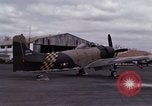 Immagine di Distrutto un1-E PIANO vietnamita Vietnam Hoa Bien Air Base, 1968, secondo 52 filmato di repertorio 65675052305