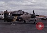 Immagine di Distrutto un1-E PIANO vietnamita Vietnam Hoa Bien Air Base, 1968, secondo 53 filmato di repertorio 65675052305