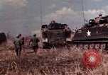 Immagine di I soldati americani in azione nel corso dell'offensiva del Tet Long Binh Vietnam, 1968, secondo 20 filmato di repertorio 65675052311