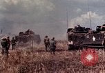 Immagine di I soldati americani in azione nel corso dell'offensiva del Tet Long Binh Vietnam, 1968, secondo 24 filmato di repertorio 65675052311