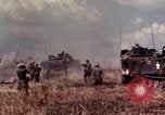 Immagine di I soldati americani in azione nel corso dell'offensiva del Tet Long Binh Vietnam, 1968, secondo 25 filmato di repertorio 65675052311