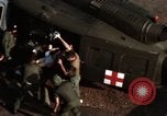 Image MEDEVAC Saigon Vietnam Tan fils Base aérienne Nhut, 1968, de la seconde 26 séquences d'archives historiques vidéo 65675052317