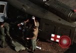 Image MEDEVAC Saigon Vietnam Tan fils Base aérienne Nhut, 1968, de la seconde 33 séquences d'archives historiques vidéo 65675052317