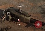 Image MEDEVAC Saigon Vietnam Tan fils Base aérienne Nhut, 1968, de la seconde 47 séquences d'archives historiques vidéo 65675052317