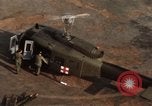 Image MEDEVAC Saigon Vietnam Tan fils Base aérienne Nhut, 1968, de la seconde 52 séquences d'archives historiques vidéo 65675052317
