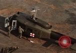 Image MEDEVAC Saigon Vietnam Tan fils Base aérienne Nhut, 1968, de la seconde 54 séquences d'archives historiques vidéo 65675052317