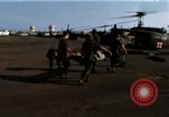 Image les troupes des États-Unis Saigon Vietnam Tan fils Base aérienne Nhut, 1968, de la seconde 43 séquences d'archives historiques vidéo 65675052318
