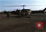 Image les troupes des États-Unis Saigon Vietnam Tan fils Base aérienne Nhut, 1968, de la seconde 49 séquences d'archives historiques vidéo 65675052318