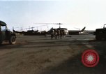 Image les troupes des États-Unis Saigon Vietnam Tan fils Base aérienne Nhut, 1968, de la seconde 60 séquences d'archives historiques vidéo 65675052318