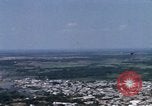 Standbild UH-1B Saigon Vietnam Tan Son Nhut Air Base, 1968, aus Sekunde 30 historischem Filmmaterial Videoclip 65675052320