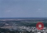 Standbild UH-1B Saigon Vietnam Tan Son Nhut Air Base, 1968, aus Sekunde 32 historischem Filmmaterial Videoclip 65675052320