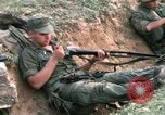 Image Le Corps des Marines des É-U dans la bataille de teinte La teinte Vietnam, 1968, de la seconde 1 séquences d'archives historiques vidéo 65675052333