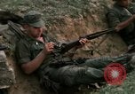 Image Le Corps des Marines des É-U dans la bataille de teinte La teinte Vietnam, 1968, de la seconde 3 séquences d'archives historiques vidéo 65675052333