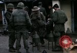 Image La Compagnie H du 2e bataillon du 5e Marines La teinte Vietnam, 1968, de la seconde 5 séquences d'archives historiques vidéo 65675052335