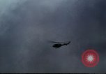 Immagine di UH-1B elicotteri Il Vietnam, 1968, secondo 47 filmato di repertorio 65675052349