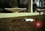 Immagine di Vietcong caduti in Embassy motivi Saigon Vietnam, 1968, secondo 9 filmato di repertorio 65675052350