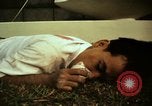 Immagine di Vietcong caduti in Embassy motivi Saigon Vietnam, 1968, secondo 11 filmato di repertorio 65675052350
