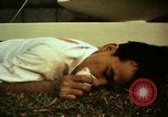 Immagine di Vietcong caduti in Embassy motivi Saigon Vietnam, 1968, secondo 16 filmato di repertorio 65675052350