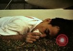 Immagine di Vietcong caduti in Embassy motivi Saigon Vietnam, 1968, secondo 17 filmato di repertorio 65675052350