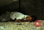 Immagine di Vietcong caduti in Embassy motivi Saigon Vietnam, 1968, secondo 41 filmato di repertorio 65675052350