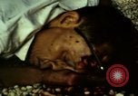 Immagine di Vietcong caduti in Embassy motivi Saigon Vietnam, 1968, secondo 44 filmato di repertorio 65675052350