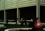 Immagine di Vietcong caduti in Embassy motivi Saigon Vietnam, 1968, secondo 58 filmato di repertorio 65675052350