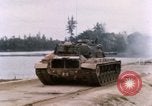 Standbild Bazooka Team Hue Vietnam, 1968, aus Sekunde 16 historischem Filmmaterial Videoclip 65675052366