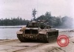 Standbild Bazooka Team Hue Vietnam, 1968, aus Sekunde 17 historischem Filmmaterial Videoclip 65675052366