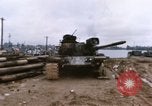 Standbild beschädigten Tank Hue Vietnam, 1968, aus Sekunde 35 historischem Filmmaterial Videoclip 65675052367