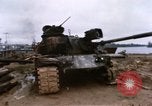 Standbild beschädigten Tank Hue Vietnam, 1968, aus Sekunde 46 historischem Filmmaterial Videoclip 65675052367