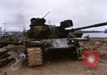 Standbild beschädigten Tank Hue Vietnam, 1968, aus Sekunde 47 historischem Filmmaterial Videoclip 65675052367