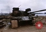 Standbild beschädigten Tank Hue Vietnam, 1968, aus Sekunde 49 historischem Filmmaterial Videoclip 65675052367