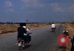 Standbild UH-1B Hubschrauber Saigon Vietnam, 1967, aus Sekunde 12 historischem Filmmaterial Videoclip 65675052368