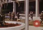 Immagine di Danni all'interno di ambasciata degli Stati Uniti Saigon Vietnam, 1968, secondo 61 filmato di repertorio 65675052379