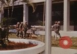 Immagine di Danni all'interno di ambasciata degli Stati Uniti Saigon Vietnam, 1968, secondo 62 filmato di repertorio 65675052379