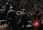 Image les soldats américains à capturé VC complexe tunnel Vietnam, 1968, de la seconde 6 séquences d'archives historiques vidéo 65675052380