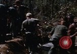 Image les soldats américains à capturé VC complexe tunnel Vietnam, 1968, de la seconde 8 séquences d'archives historiques vidéo 65675052380