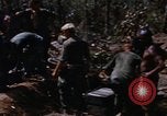 Image les soldats américains à capturé VC complexe tunnel Vietnam, 1968, de la seconde 9 séquences d'archives historiques vidéo 65675052380