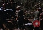 Image les soldats américains à capturé VC complexe tunnel Vietnam, 1968, de la seconde 11 séquences d'archives historiques vidéo 65675052380