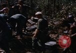 Image les soldats américains à capturé VC complexe tunnel Vietnam, 1968, de la seconde 12 séquences d'archives historiques vidéo 65675052380
