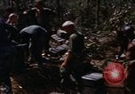 Image les soldats américains à capturé VC complexe tunnel Vietnam, 1968, de la seconde 13 séquences d'archives historiques vidéo 65675052380