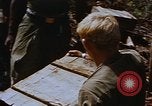 Image les soldats américains à capturé VC complexe tunnel Vietnam, 1968, de la seconde 14 séquences d'archives historiques vidéo 65675052380