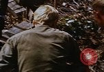 Image les soldats américains à capturé VC complexe tunnel Vietnam, 1968, de la seconde 16 séquences d'archives historiques vidéo 65675052380