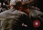 Image les soldats américains à capturé VC complexe tunnel Vietnam, 1968, de la seconde 18 séquences d'archives historiques vidéo 65675052380