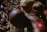 Image les soldats américains à capturé VC complexe tunnel Vietnam, 1968, de la seconde 20 séquences d'archives historiques vidéo 65675052380
