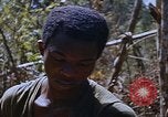 Image les soldats américains à capturé VC complexe tunnel Vietnam, 1968, de la seconde 25 séquences d'archives historiques vidéo 65675052380