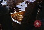 Image les soldats américains à capturé VC complexe tunnel Vietnam, 1968, de la seconde 33 séquences d'archives historiques vidéo 65675052380