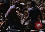 Image les soldats américains à capturé VC complexe tunnel Vietnam, 1968, de la seconde 44 séquences d'archives historiques vidéo 65675052380